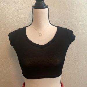 Black v neck crop top